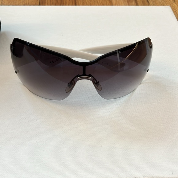 Authentic vintage Gucci Mask shaped frame sunglasses with case! - Picture 2 of 10